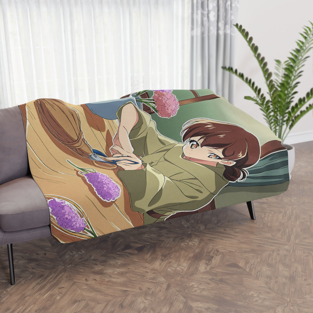 Dried-Flower Arranger in Olive Linen Sherpa Throw Blanket